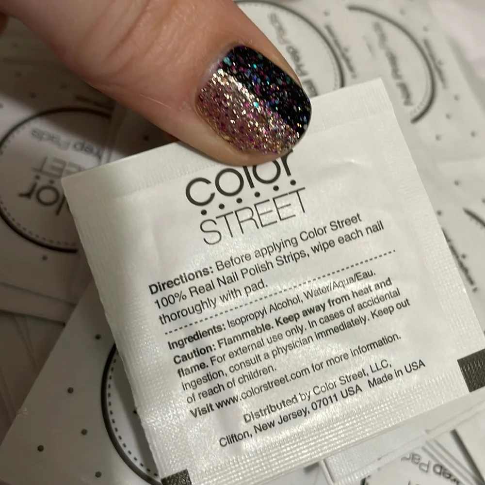 FREE color street nails ONE press on nails prep pad with purchase of bundle - Picture 4 of 5